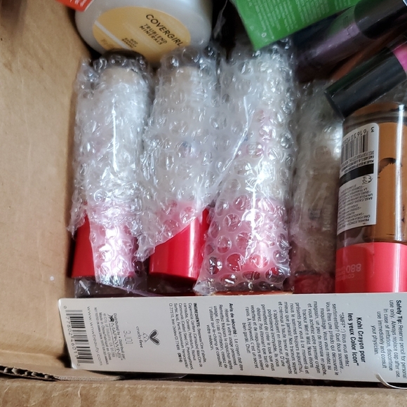 Assorted Makeup Collection - Picture 7 of 7